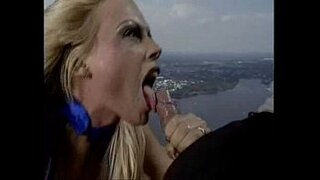 Superwoman mamando verga volando