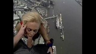 Superwoman mamando verga volando