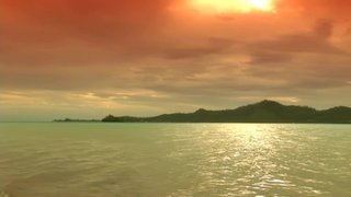 Devon posando y cogiendo en un lugar paradisiaco