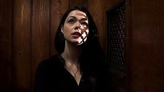 Un padre caliente convierte el confesionario en una cabina gloryhole