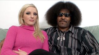 A Kylee Reese le echan un facial después de una cogida interracial