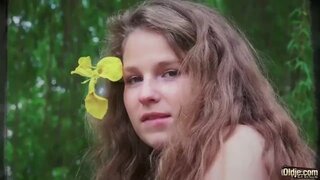 Lilith Lee le regala su panocha a un viejito con problemas de erección