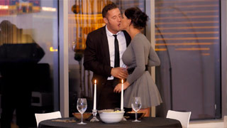 La elegante Peta Jensen cogiendo como una tigresa sobre la cama