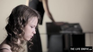 Viola Bailey y Beata lamiendo mutuamente sus pezones y su sexo