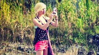 Brutal violación ficticia con la joven actriz porno Piper Perri