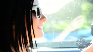 Follada improvisada y divertida con Veruca James en el carro