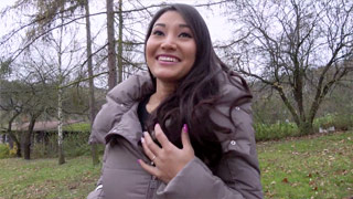 Una espectacular morena cogiendo por lana en video amateur