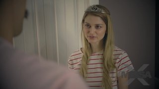 Rusa chichona viendo por primera vez porno con su hermanastro