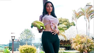 Reclutada en la frutería - Cogida debut de la tetona Mila Garcia en el porno