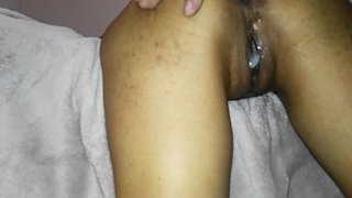 Latina de cadera estrecha le dice huevón cuando se viene dentro de ella