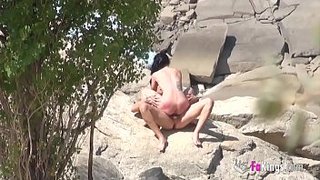 Españoles cogiendo bien cochino en el desierto. La vieja es bien zorra