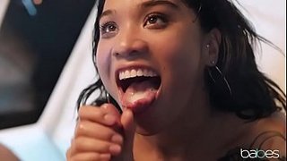 Honey Gold cogida por un tipo diferente de papi