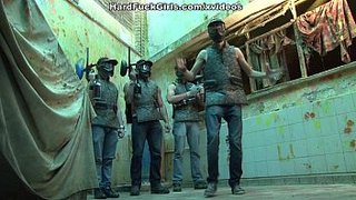 Fuerzas especiales de paintball atrapan rehén para echarse un palo bien duro