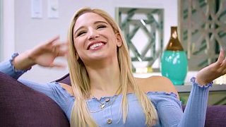 El primer doble penetración interracial de Abella Danger. Ensartada por unos mandingos bien grandes