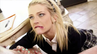 Dulce colegiala rubia echando un taco duro con su tutor. Aubrey Gold