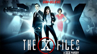 Parodia porno de Expediente X. Scully encuentra a Mulder y acaban cogiendo