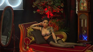 Honey Gold rompe sus reglas y cumple su fantasía de echarse un palomazo con un desconocido