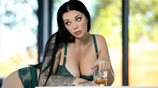 Ex mujer Melina Mason lucha por recuperar a su hombre. Con sus chichis será pan comido