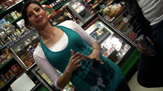 Nos vamos a Colombia a reclutar morras para FAKings y encontramos una mesera