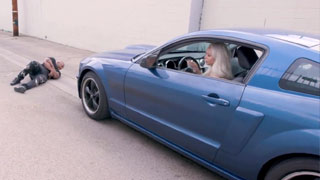 Un tipo negro engañó a Elsa Jean para que lo cogiera