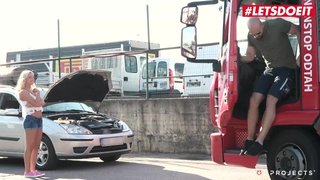 Victoria Pure tiene contratado buen servicio de viaje y coge en una grúa