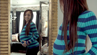 Holly Hendrix quiere quedar embarazada y se deja dar por el trasero para lograrlo