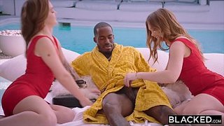 A estas gemelas les encanta compartir la verga negra cada vez que tienen la oportunidad