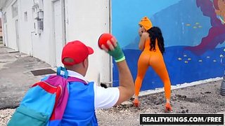 Cazador de Pokemon los atrapa y se los coge