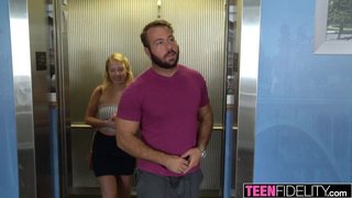 Youtuber se echa a chica universitaria. Dixie Lynn