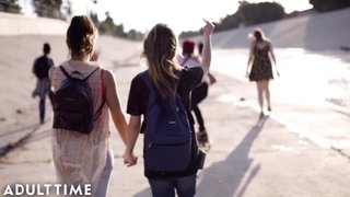 Lesbiana adolescente - Una chavita de 18 años y su orientación sexual - Película Completa