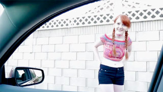 La pelirroja con trenzas Krystal Orchid monta verga con su culito bonito