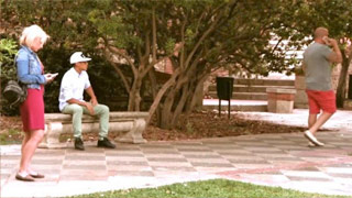 Gozando con el buen par de chichis naturales y el pompis carnoso de Lucia