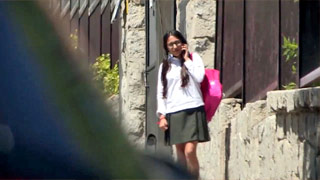 Colegiala pasa de la represión del Opus a echar pasión en un descampado. Katdulce