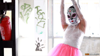 Aysha Dama atrapada, amarrada y castigada por un vato enmascarado