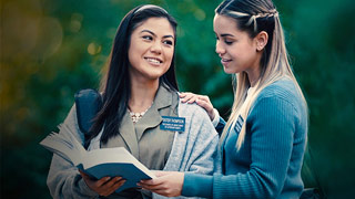 Las hermanas mormonas no pueden aguantar los sentimientos pecaminosos