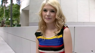 Fetiche de patas con jalada de la guapa Tiffany Fox