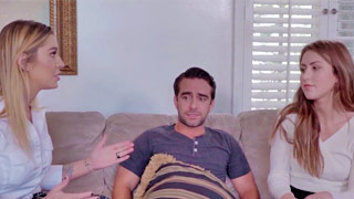 Madrastra enseña sexo a su hijastra. Kleio Valentien y Paige Owens