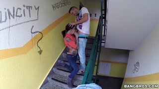 Bonnie Rotten es la primera vecina que eyacula en el pasillo