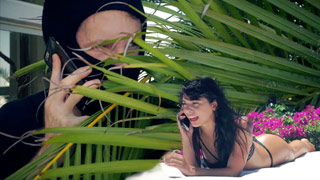 Intruso acosador fuerza a coger a chavita latina. Gina Valentina