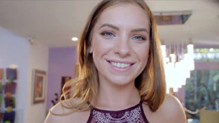 Dama elegante con mucho estilo teniendo relaciones íntimas. Summer Brooks