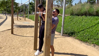 Me cojo a una latina deportista tetona ayudándola a hacer dominadas. Katrina Moreno