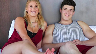 Brett Lucci disfruta de las chichis espectaculares de Stacy Perkins