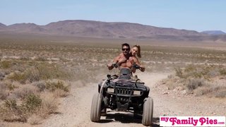 Chava enamorada de su padrastro militar y agente secreto. Emma Hix