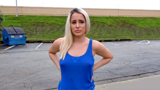 Mila Mar decide mover su trasero carnoso por unos cuantos dólares