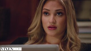 La sexy influencer recluta a su novio para contenido íntimo. Gizelle Blanco