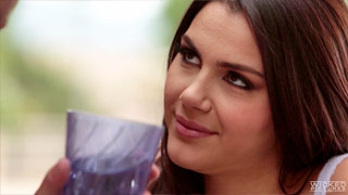 Las Chicas Granjeras de Axel Braun - Escena 2. Chava guapa se echa al tabernero