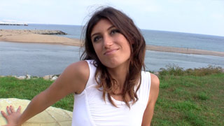 Antes de coger... ¿La chupas bien en público? Julia Roca