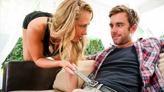 Forbidden Affairs 3: La Nueva Hijastra - Escena 3. Carter Cruise es una caliente