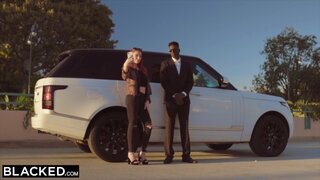 Influencer pelirroja quiere una verga negra en la ciudad. Lacy Lennon