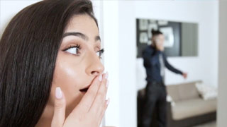 La chavala latina Jasmine Vega tratada como una perra cogiendo